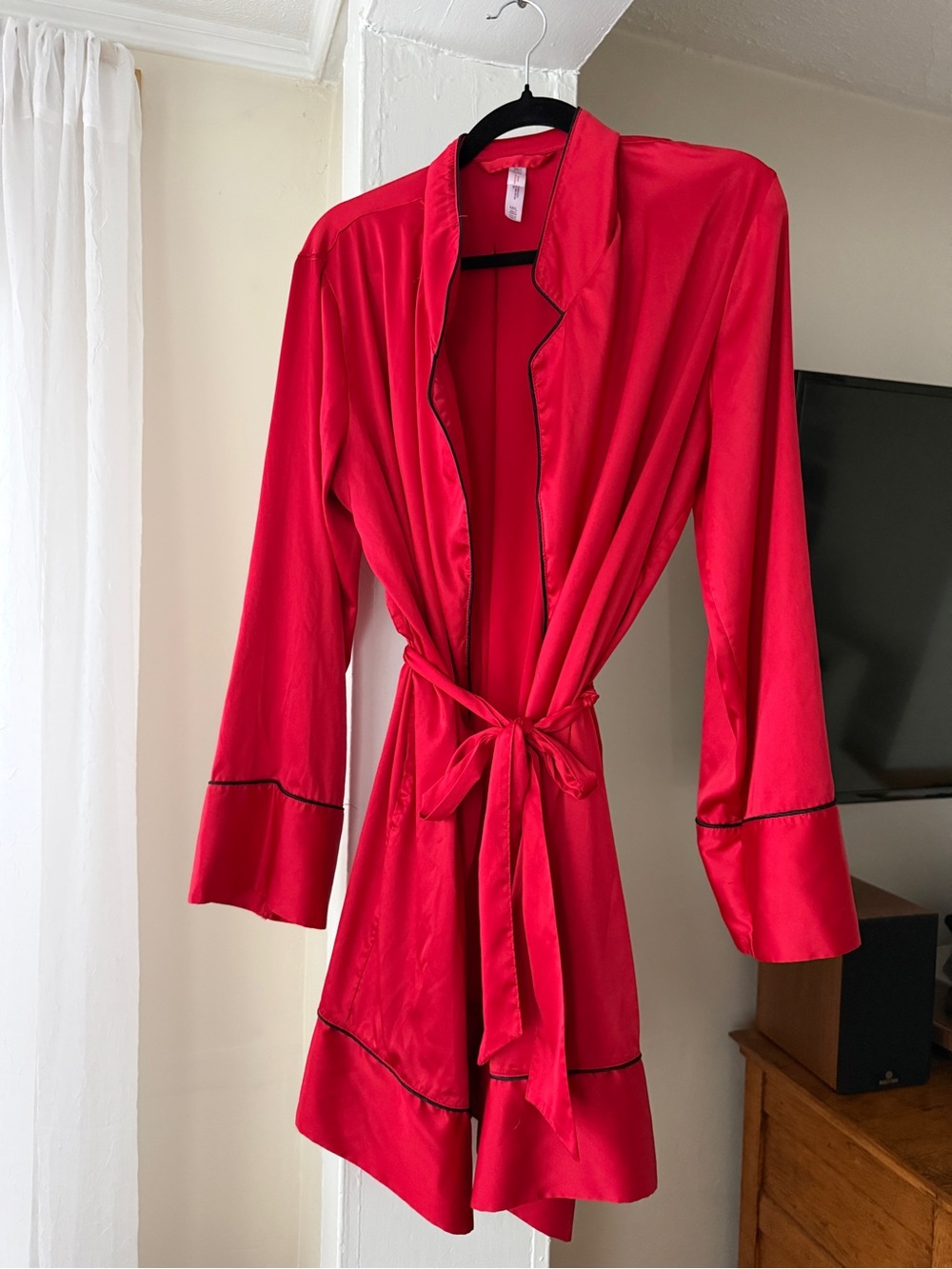 Gilligan & O’Malley Red Satin Robe Black Trim Belted M/ L